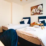 Panorama Apartment *
